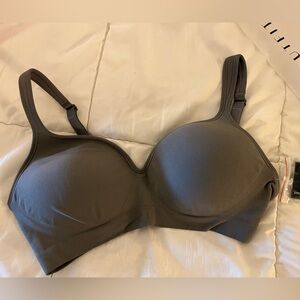 UNDEROUTFIT Seamless Gray Bra (no underwire)